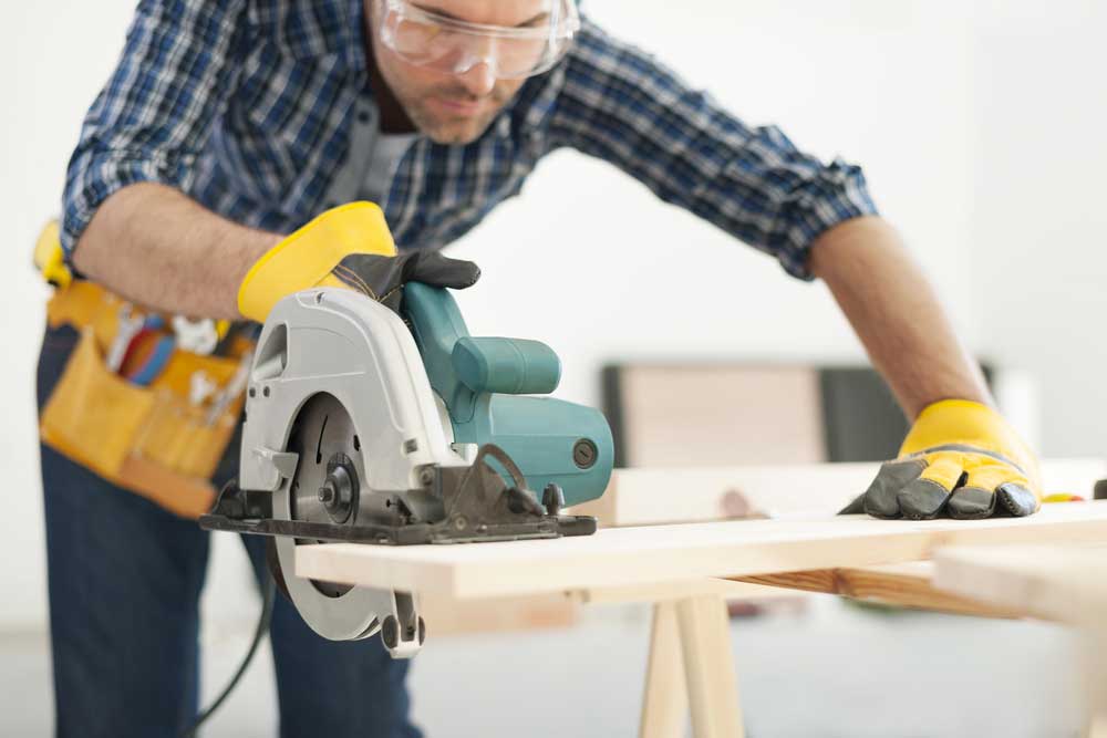Best Cordless Circular Saw To Buy One For Your Garage in 2022